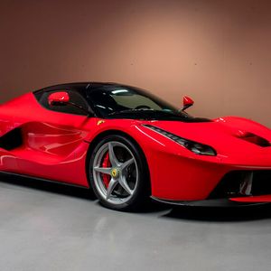 Der viermalige Formel-1-Weltmeister Sebastian Vettel trennt sich von einem 2016er Ferrari La Ferrari ...(Bild:  Tom Hartley Jnr.)