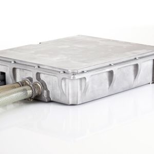 Der Doppelumrichter JMM-5000 ist dank seinem robusten Aufbau für Anwendungen mit harten Umgebungsbedingungen gerüstet.)