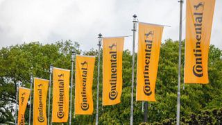 Continental deutete an, dass Endprodukte wie Fahrzeugtechnik und Reifen teurer werden dürften. (Bild: Continental)