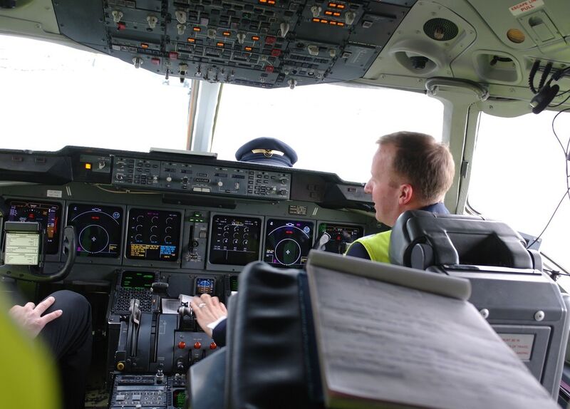 Blick ins Cockpit einer MD-11 der Lufthansa Cargo (Bild: Schreier)