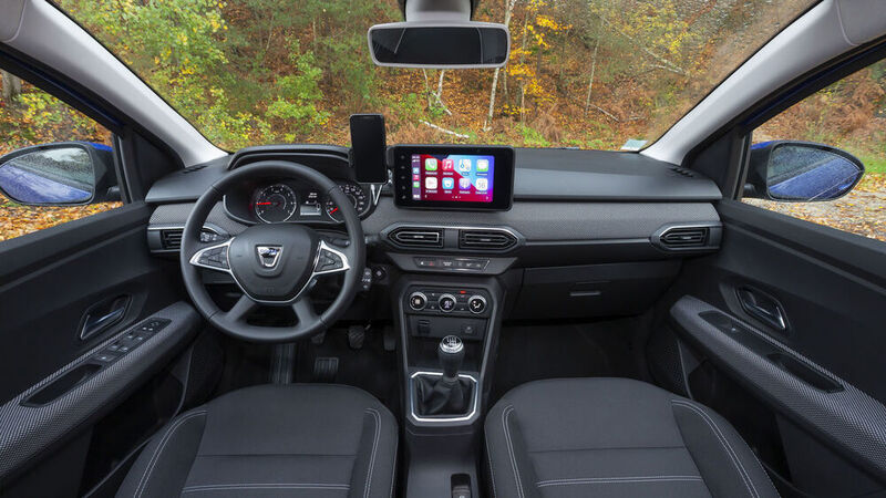 In den höheren Ausstattungslinien gibt es einen Multimedia-Touchscreen. (Dacia)