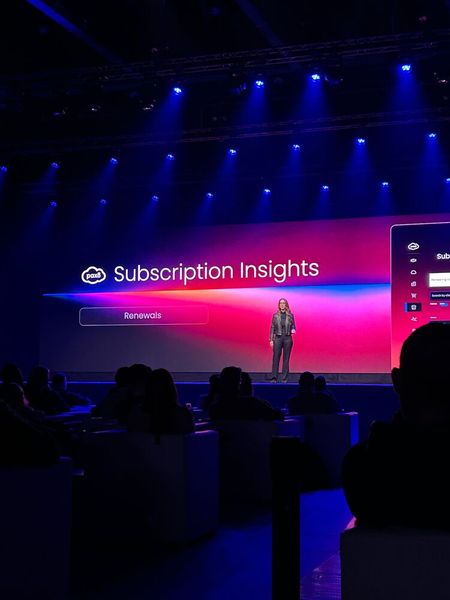 Libby McIlhany (CPO bei Pax8) stellte in ihrer Keynote die neuen Tools 8os und 8bot vor.  (Bild: Vogel IT-Medien)