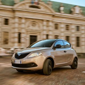 Künftig bietet Lancia in Italien das Modell mit Hybridantrieb an.(Bild:   Lancia)