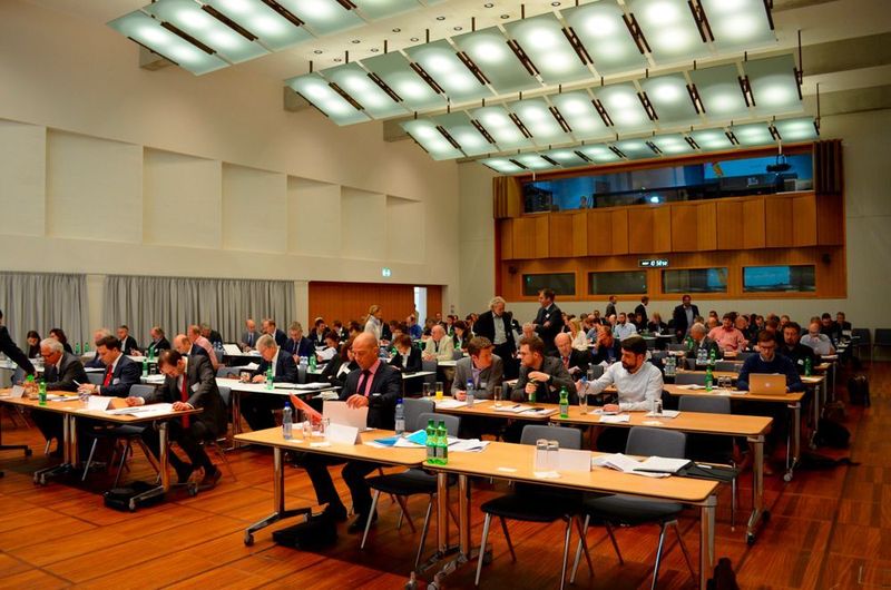 Gute Ausssichten an der BAK Herbsttagung in Basel: Die Schweiz soll nächstes Jahr 2.3 Prozent wachsen. Insbesondere die MEM-Industrie profitiert von den besseren Export-Kondistionen. (sergio caré / VBM)