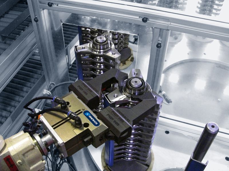 Die additiv gefertigten Schunk Greiferfinger lassen sich individuell an Werkstücke anpassen. (Bilöd: Schunk)