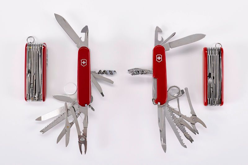 The devil is in the details for this product: Here, even the trademark was copied. The Victorinox trademark (cross and shield) is an inducement to buy. However, the quality promise inherent to the original trademark is not met by the extremely cheap counterfeits (un-sharp knives, non-functioning magnifying glasses etc.). Often, it is very difficult to identify and prosecute the online vendors of counterfeit products. Original (left): Swiss pocket knife “SwissChamp” with 33 functions by Victorinox AG, Switzerland; Forgery (right): Distributed online (Aktion Plagiarius e.V.)