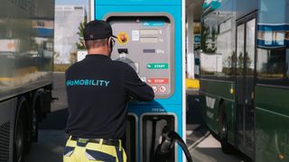 H2 Mobility senkt die Preise für Wasserstoff an seinen Tankstellen. (Bild: H2 Mobility)