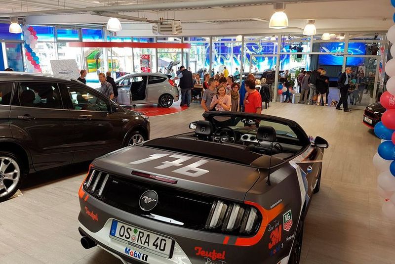 Der Ford Mustang war bei den Feierlichkeiten einer der Eyecatcher. (Rahenbrock)