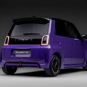 Trotz der kleinen Karosserie bietet der Super-N vier Einstiegstüren, vier Sitzplätze und eine große Heckklappe.(Bild:  Honda)