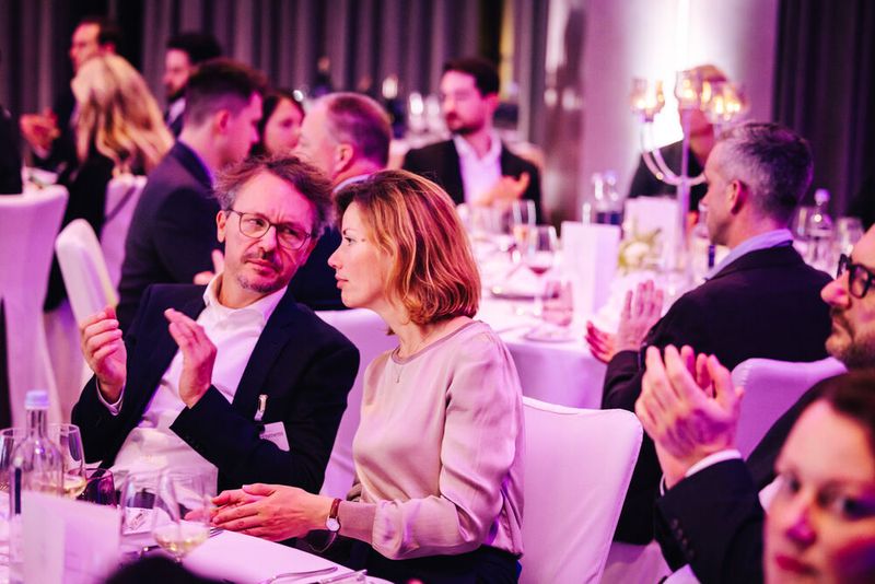 … das Publikum in seinen Bann und erntete großen Applaus, bevor … (Bild: © Offenblende/Christoph Wehrer )