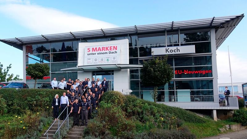 Autos verkauft das Autohaus Koch natürlich weiterhin – aber jetzt von allen Marken, die man gern verkaufen will.(Bild:  Rosenow/»kfz-betrieb«)