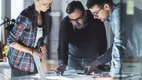 Zahlreiche Dokumente und Informationen, die der Konstrukteur benötig, sind an unterschiedlichen Orten abgelegt. Ein KI-gestützter Assistent hilft jetzt beim Auffinden. (Bild: © Gorodenkoff - stock.adobe.com)