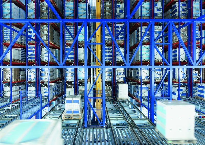 Da für die logistischen Abläufe im Duravit-Hochregallager Kapazität wichtiger ist als eine hohe Distributionsgeschwindigkeit, genügen für die zwölf Regalgassen des Hochregallager-Neubaus vier Regalbediengeräte.  (Archiv: Vogel Business Media)