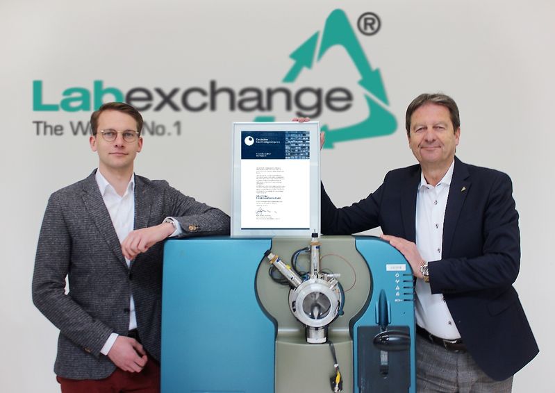 Labexchange – Die Laborgerätebörse GmbH. Eine Erfolgsgeschichte seit 35 Jahren: Die Geschäftsführer Maximilian Beckmann-Kuster und Dr. Wolfgang Kuster (v.l.)(Bild:  Labexchange)