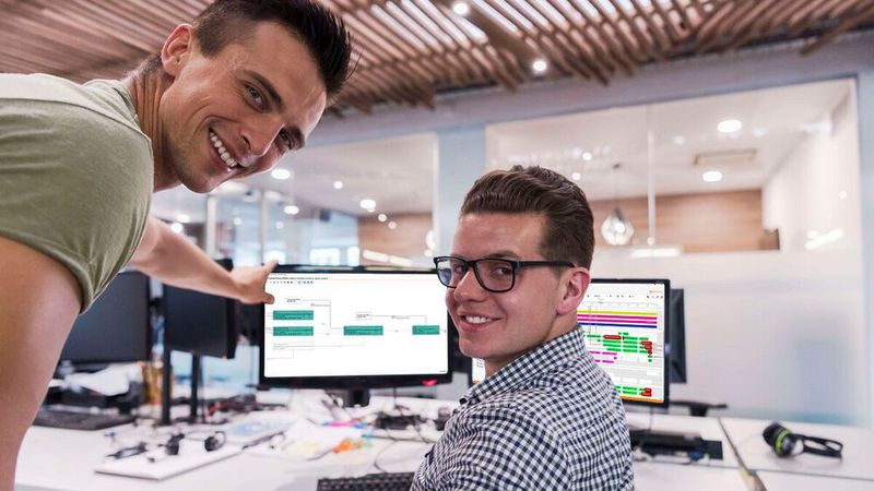 Dualis zeigt auf der Hannover Messe sein Advanced Planning and Scheduling (APS)-System Ganttplan. Die Software soll hohe Flexibilität bei gleichzeitig geringem manuellem Aufwand ermöglichen. Eine neue Funktion bietet zudem eine automatisierte und optimierungsbasierte Planung alternativer Fertigungsversionen. Hannover Messe: Halle 4, Stand D54 und D62. (Bild: Dualis)