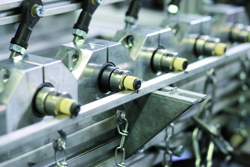 Hoch verschließfest:  Neuer Werkstoff „iglidur J260“ im Test, ideal für die Lagerung von Kunststoffwellen z.B. in Förderbändern. (Archiv: Vogel Business Media)