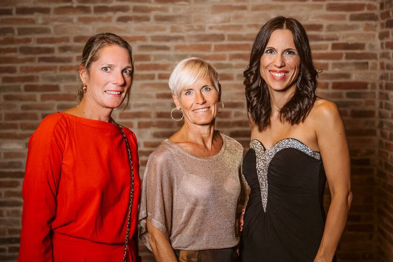 Geballte Frauenpower: (v. l.) Sandra Balz (kiwiko) mit den beiden Speakerinnen Stefanie Prehm und Kathrin Leinweber. (Bild: KAUFFMANN STUDIOS)