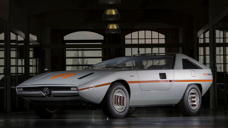 Ebenfalls debütierte 1971 das Show Car Alfa Romeo Caimano, ein keilförmiger Sportwagen auf Alfasud-Basis, designt von Giugiaro. (Alfa Romeo Stellantis)