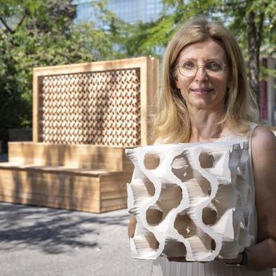 Poröse Keramikwürfel aus dem 3D-Drucker nutzen energieeffiziente Verdunstungskühlung und senken die Temperatur spürbar.  (Bild: Lunghammer - TU Graz)