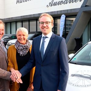 Die Geschäfte der Innung Niederbayern leiteten über viele Jahre erfolgreich der stellvertretende Obermeister Wolfgang Ziegler, die stellvertretende Geschäftsführerin der Kreishandwerkerschaft Landshut Frau Anke Wimmer und Obermeister Christoph Dusl.(Bild:  Klasing)