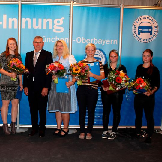 Frauen-Power bei der Freisprechung der Kfz-Innung München-Oberbayern.(Bild:  Innung)