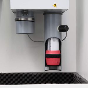 Auf allen Stationen sind Terminals für den Versand der Rohrpostbehälter verfügbar. So versorgt die Rohrpostanlage den gesamten 1,83 ha großen Campus des Landeskrankenhauses und der Unikliniken Innsbruck durch mehr als 30 Kilometer Röhren