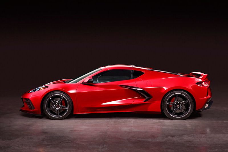 Mit 4,63 Metern Länge ist die Corvette C8 im Vergleich zur C7 um 14 Zentimeter gewachsen. (Chevrolet)