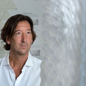 Dipl.-Ing. Moritz Mungenast, TU München: "Der 3D-Druck gibt uns nie dagewesene Gestaltungsmöglichkeiten. Wir können diese Freiheit nutzen, um Funktionen wie Lüftung, Verschattung und Klimatisierung zu integrieren." (Bild:  Andreas Heddergott / TU Muenchen)