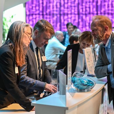 Mehr als 200 Branchenvertreter kamen Ende April zum Tag der Kautschukindustrie 2026 ins Steigenberger Hotel Am Kanzleramt in Berlin. (Bild: WDK/Boris Trenkel)