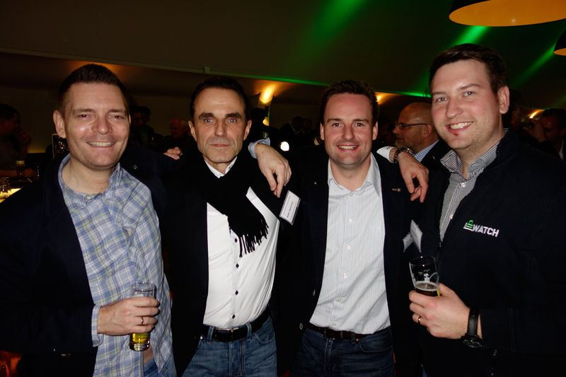 (v. l.) Ingo Krause und Peter Heinrichs, ITZ, mit Michael van den Borg und Michael Kahl, IPWatch. (Bild: IT-BUSINESS)