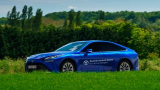 Wenn es um die Mobilität der Zukunft geht, setzt Toyota auf die Diversifizierung der Antriebstechnik: Dazu gehören auch Wasserstoffautos wie der Mirai. (Bild: Toyota)