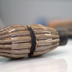 Das ist ein Beispiel für ein hybrides Halbzeug, das für die Herstellung von Kegelrädern mit einer hochfesten Beschichtung im Bereich der Zahnflanken versehen wurde. Das geschah am LZH per Laserauftragschweißen.(Bild:  LZH)