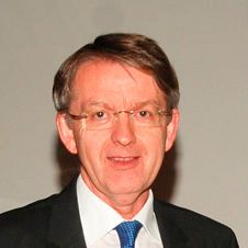 Prof. Klaus Eden von der FH Dortmund sprach bei der Mitgliederversammlung der Kfz-Innung Dortmund-Lünen über Elektromobilität.(Bild:  Kfz-Innung)