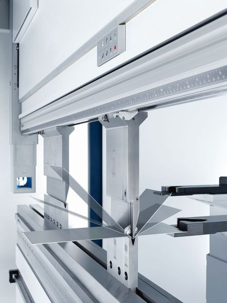Wer kurze Schenkel biegt, Mehrpunktmessungen benötigt oder mit spiegelnden Oberflächen arbeitet, nutzt das weiterentwickelte ACB Wireless. (Bild: Trumpf)