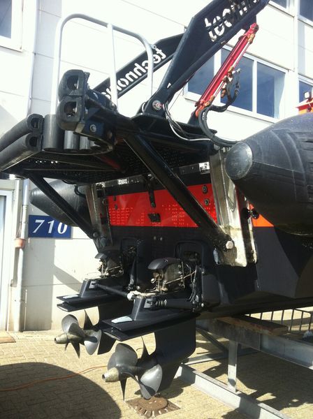 Die Konstruktion für das Anlegen an den Windmühlen auf hoher See mit dem Transportkorb für den Lasteneinsatz. (Bild: ACE Stoßdämpfer, Wals Diving & Marine Service)