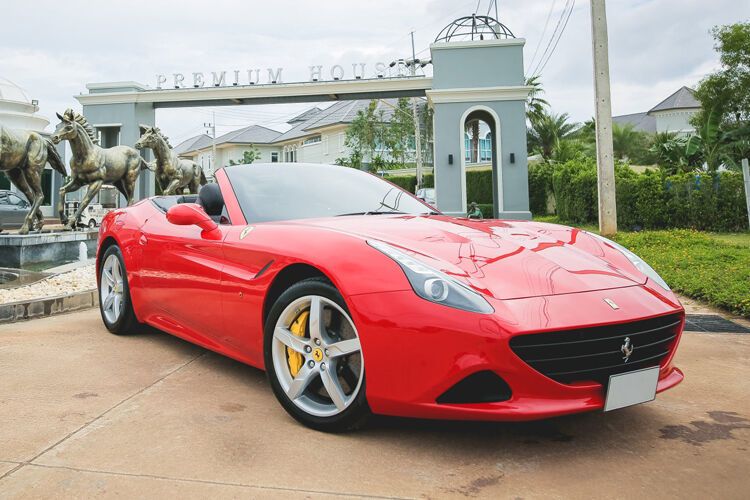 … und der Ferrari California. (Ferarri)