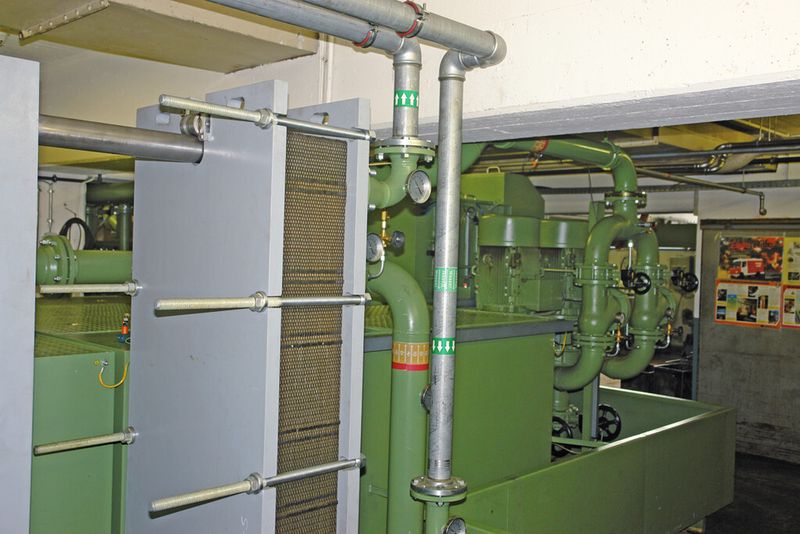 Der integrierte Plattenwärmetauscher kühlt das warme Schneidöl mit einer Leistung von etwa 95 kW auf 25 °C ab. (Bild: Tenncom)