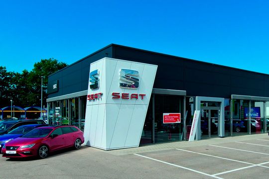 In den letzten Jahren ist die Seitz-Gruppe expandiert, hinsichtlich der Standorte und der Marken. Mit dem Seat-Zentrum in Kempten kam 2015 die spanische Marke ins Portfolio.(Bild:  Seitz)