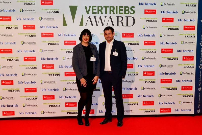 Stefanie Lacher und Adran Parusel von der DA & GB Auto- und Dienstleistungsgesellschaft. (Bild: Vogel Business Media)