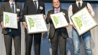 Die Preisträger des Heraeus Innovationspreises 2014: (v.l.n.r.) Dr. Armin Sautter (2. Platz Produktinnovation, Heraeus Precious Metals), Daniel Hanselmann (Beste Produktinnovation, Heraeus Materials Technology), Jörg Fuchs Alameda (3. Platz Produktinnovation, Heraeus Precious Metals) und Dr. Christoph Röhlich (Beste Prozessinnovation, Heraeus Precious Metals) (Bild: Heraeus)
