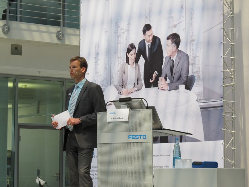 Christopher Haug begrüßte als Gastgeber die aus aller Welt angereisten Journalisten,... (Bild: Ernhofer/PROCESS)