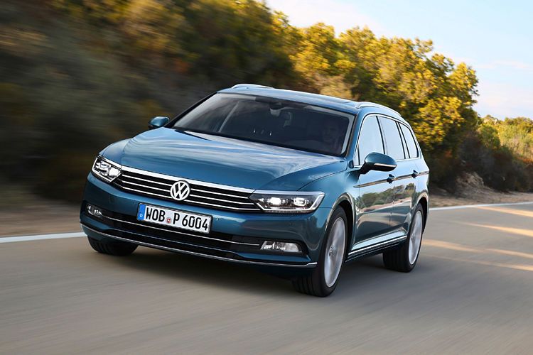 Der VW Passat Variant 2.0 TDI (110 kW/150 PS) mit Sechsgang-Doppelkupplungsgetriebe und Ausführung in BlueMotion-Technology verbrauchte auf den Testfahrten 5,9 l/100 km (155 g CO2/km). Der Dieselkonsum im „labormäßigen“ NEFZ-Test beträgt 4,6 l/100 km (121 g CO2/km). (VW)