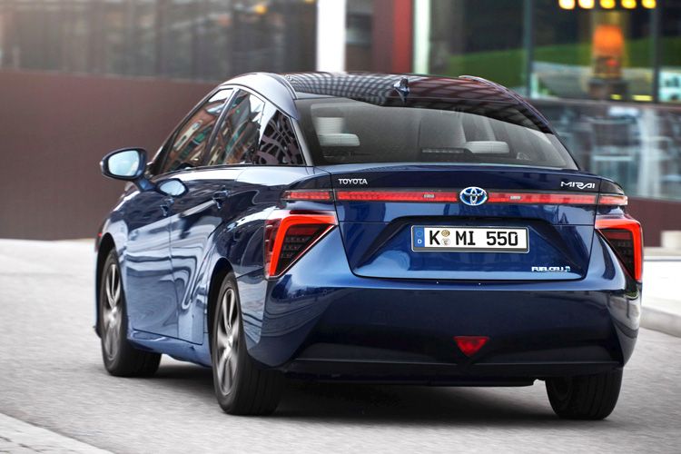 Das pummelige Heck will nicht so recht zu dem futuristischen Konzept passen.  (Foto: Toyota)