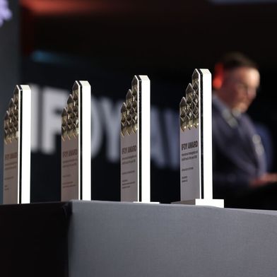 Die Ifoy-Trophäen sind gern gesehene Mitbringsel von einer der jährlichen Preisverleihungen anlässlich des Awards „International Intralogistics and forklift truck of the year" in mehreren Kategorien. (Bild: Ifoy)