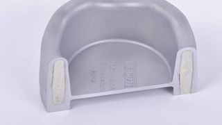 Schnitt durch ein Aluminiumgussteil mit sichtbarem Salzkern (Bild: Bühler)