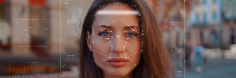 Seltene Erkrankungen lassen sich per Gesichtserkennungssoftware oft an charakteristischen Merkmalen im Gesicht diagnostizieren: etwa weil Augenbrauen, Nasenansatz oder die Wangen charakteristisch geformt sind. (Symbolbild)(Bild:  gemeinfrei /  Pixabay)