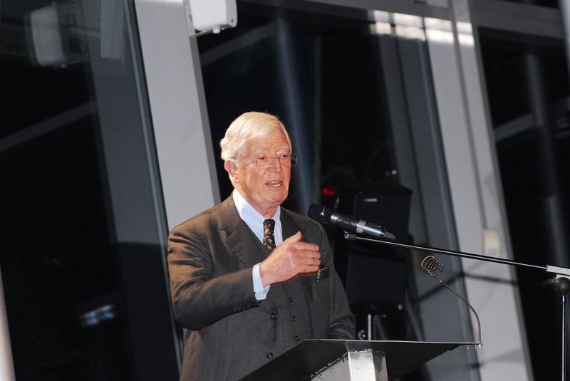 ZDK-Präsident Robert Rademacher lobte den ehrenamtlichen Einsatz des Jubilars. (Archiv: Vogel Business Media)