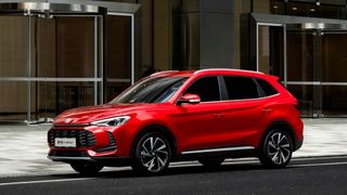 MG bringt die Neuauflage des Kompakt-SUV ZS als Hybrid. (Bild: MG Motor)
