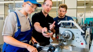 Maschinenbau schafft Bewegung – das hat doch was! Dennoch bewerben sich immer weniger junge Leute in diesem Industriesektor. Der VDMA berichtet hier über die Lage und darüber, wie man dagegensteuern kann. Auch Influencer sollen dabei helfen. (Siemens)