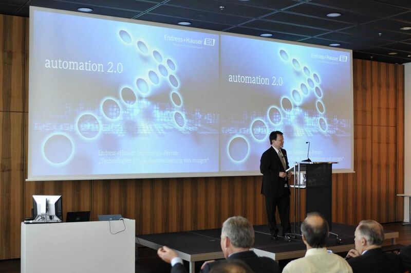 Dieter Schaudel moderierte am 27. Juni 2008 zum letzten Mal das E+H-Technologieforum in Reinach in seiner Funktion als CTO des Unternehmens. (Archiv: Vogel Business Media)